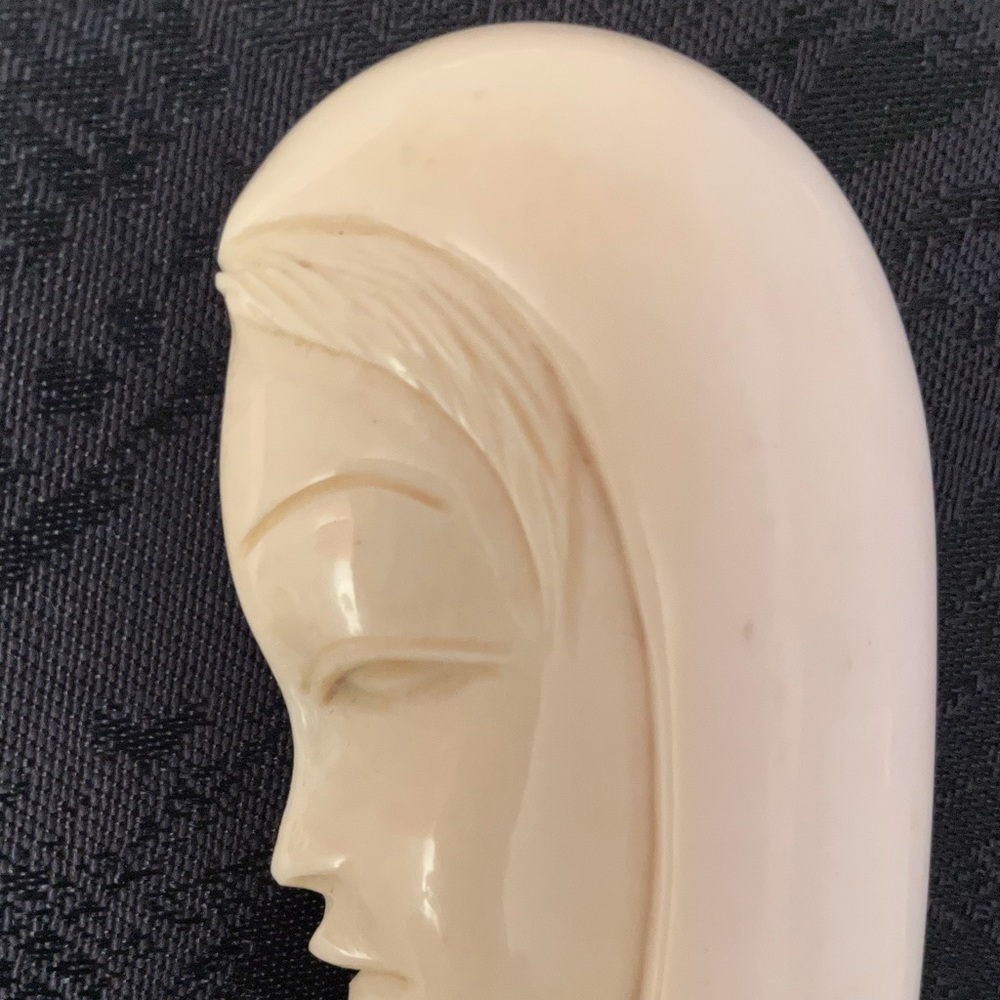 African Ivory - Picture 3 of 10
